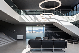 Высокие потолки в коммерческих помещениях